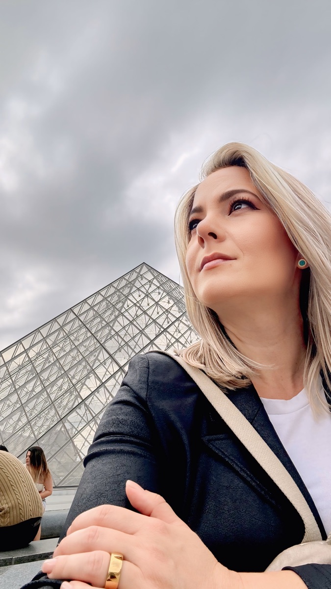 Yane at the Louvre in Paris